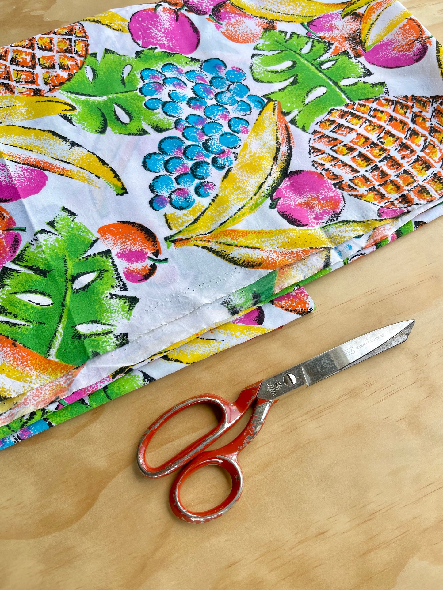 FABRIC // FRUITY // Poly-Cotton Poplin // 1.5m x 1.15m